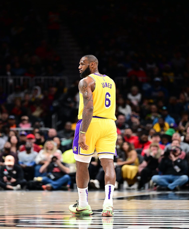 巴萨对阵贝蒂斯大名单：德容、费尔明回归，奥尔莫缺阵