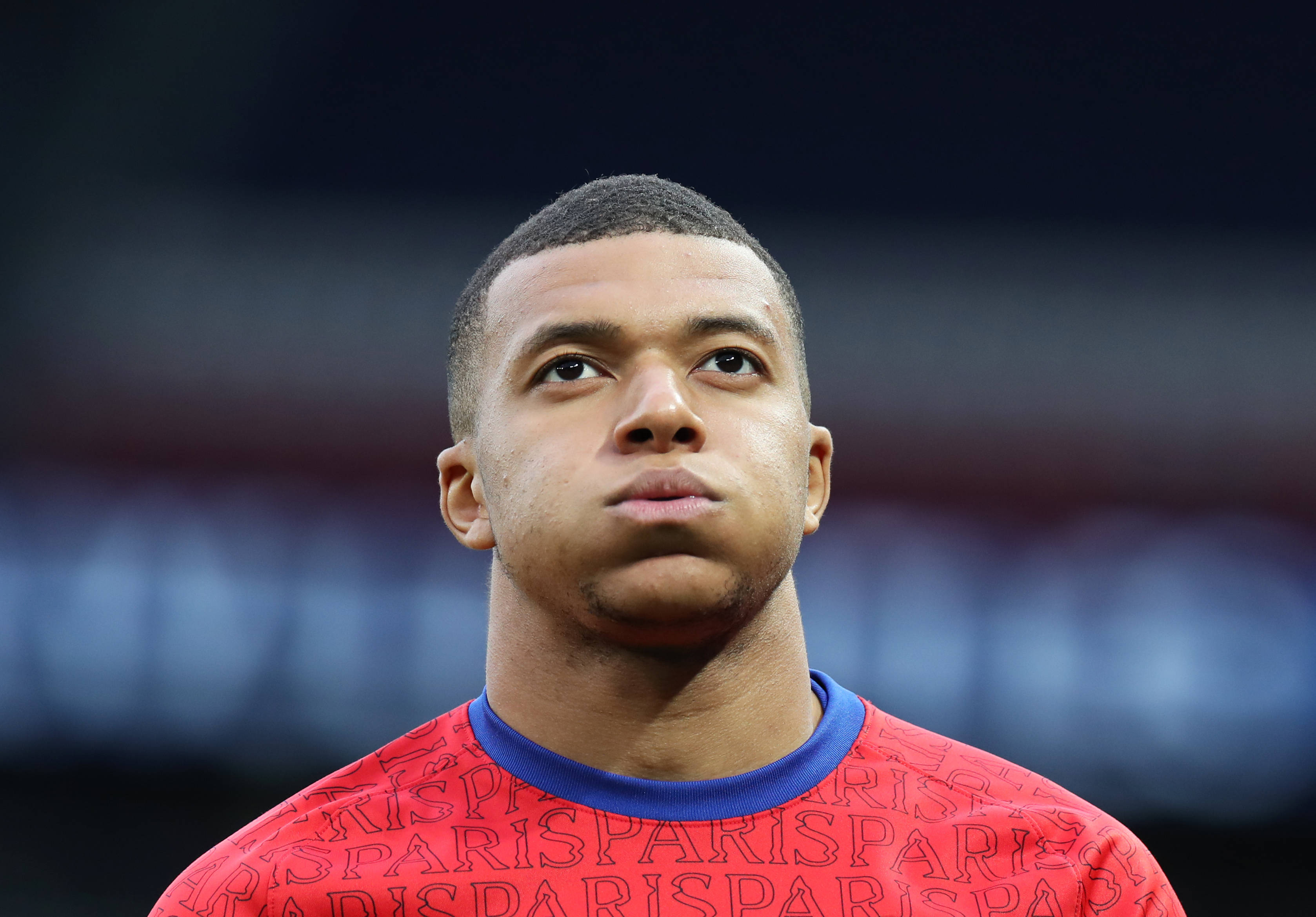 篮球篮网明星球员强调团结：我们是一支队伍