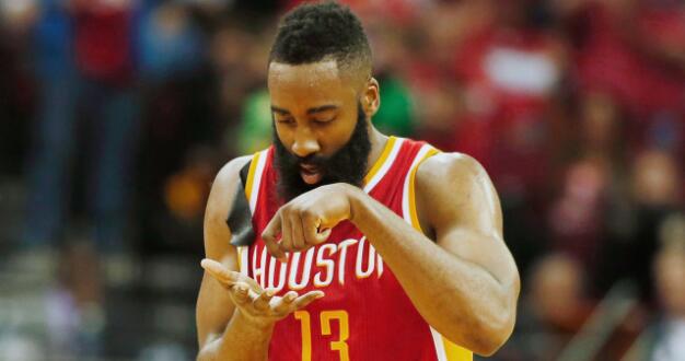 [NBA]伦纳德背身单打 后仰跳投颠进篮筐